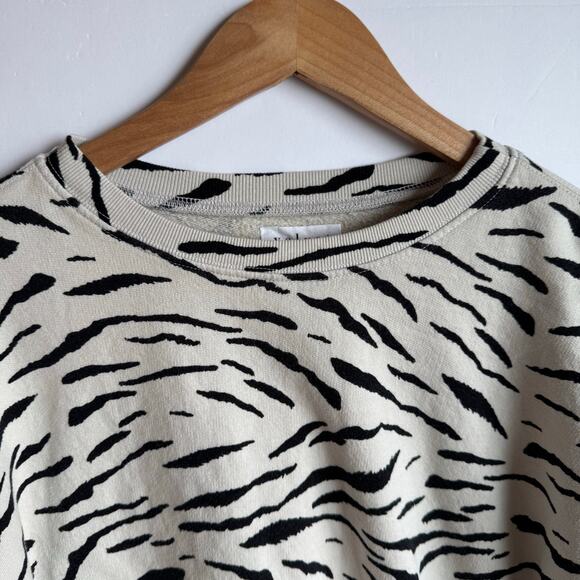 Velvet By Graham and Spencer lightweight cotton sweatshirt size medium - Picture 4 of 13